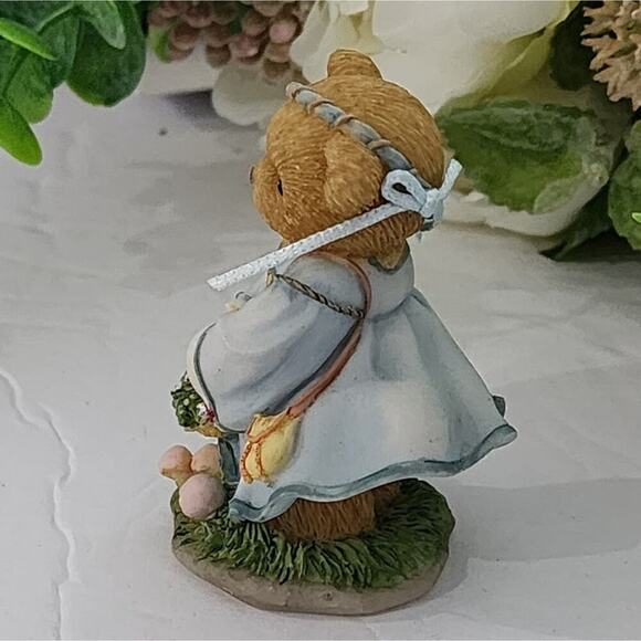 Cherished Teddies - "Maid Marian" with basket of flowers Figurine Avon exclusive - Picture 2 of 5